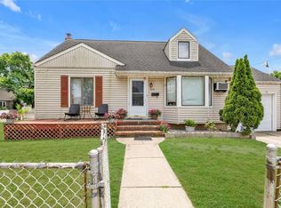 1674 Charles St, Merrick, NY 11566