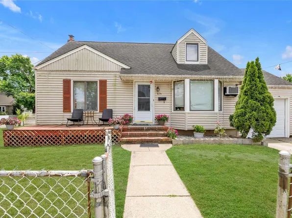 1674 Charles Street, North Merrick, NY 11566