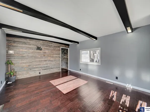 3801 NW Darkwood Ct, Lincoln, NE 68521