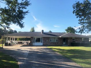 122 Dunham Rd, Leon, WV 25123