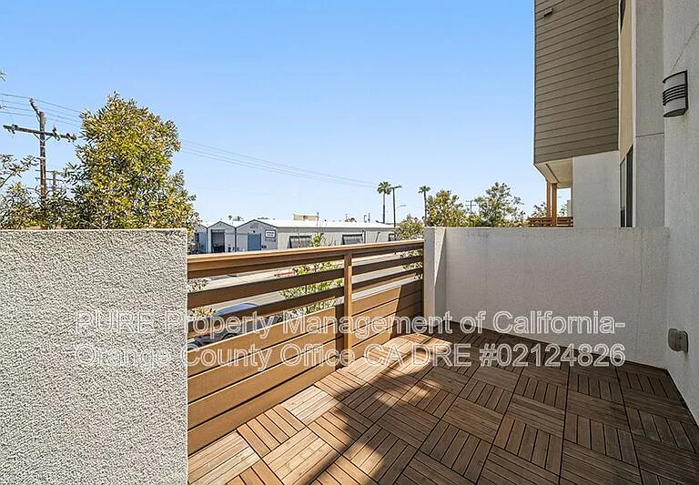 661 W 17th St — Photo 34