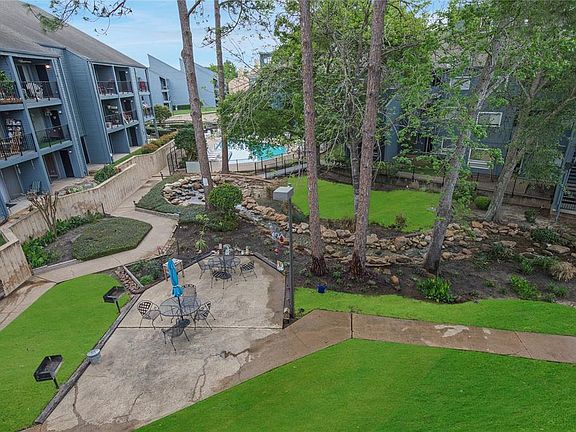 5th image of 12500 Melville Dr APT 319