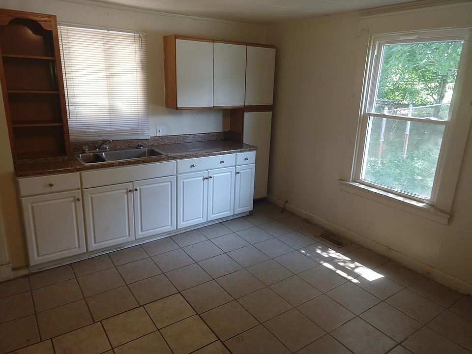 2nd image of 88 Home St APT 1