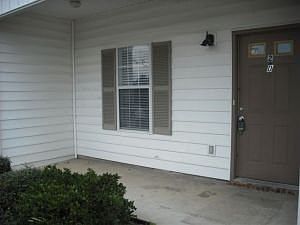 2nd image of 615 Mallory Ln APT 2D