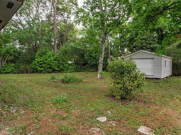 3rd image of 2450 Palmetto Dr