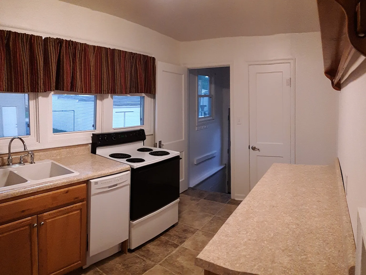 2 bed, 836 sqft, $1,150 — Photo 4