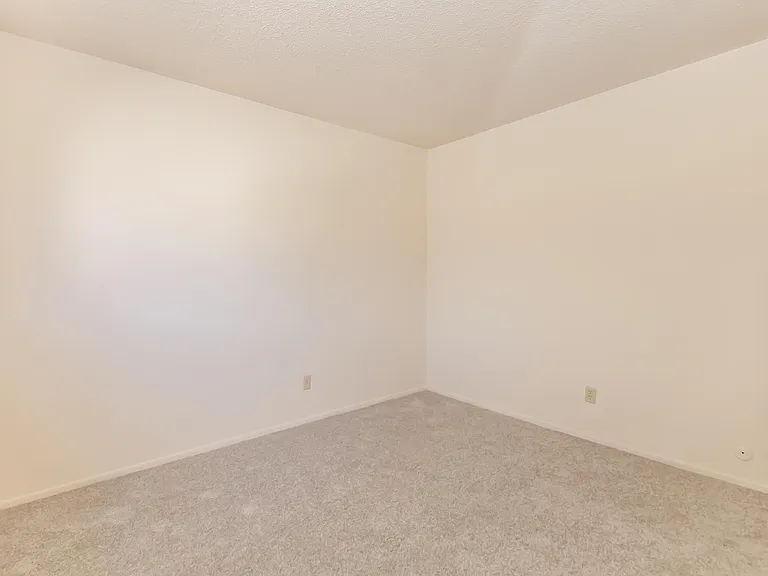 Ocean West Apartments — Photo 26