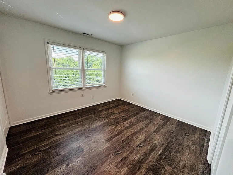 2 Bedroom, 1 Bath Apartment — Photo 39