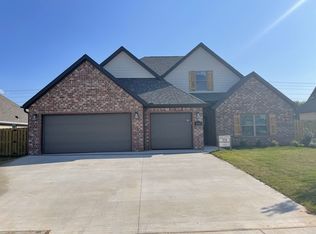 604 Brunello Cir, Tontitown, AR 72762