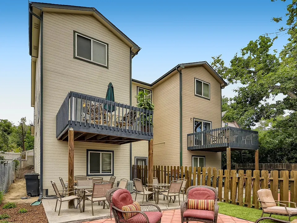1117 W Kiowa St #102