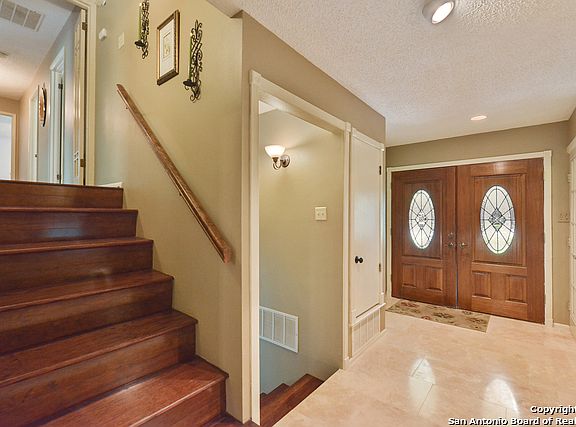 3rd image of 9081 Garden Ridge Dr