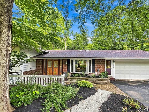 3rd image of 7904 Glenbrook Dr