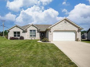 1404 Summerset Ridge Dr, Auburn, IN 46706