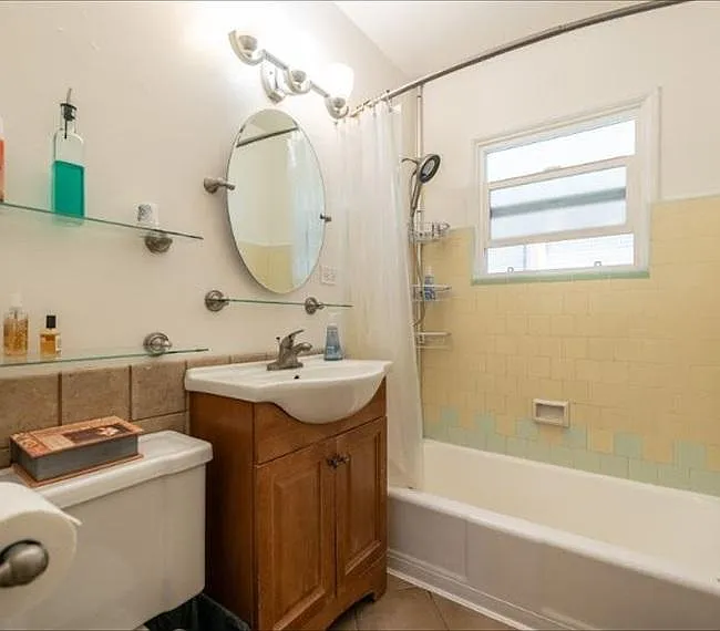 1152 E 2nd St #7 — Photo 10