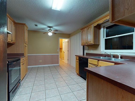 3rd image of 112 Woodley Dr