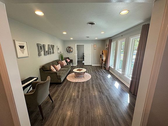 3rd image of 3715 Cedar Elm Ln