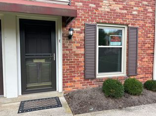 984 Chatham Ln APT E, Columbus, OH 43221