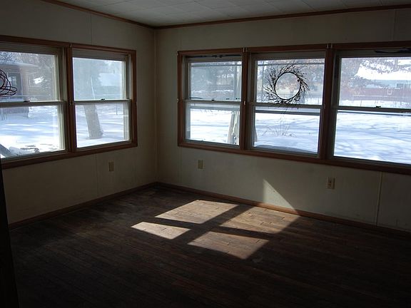 5th image of 1309 Magnolia Ave