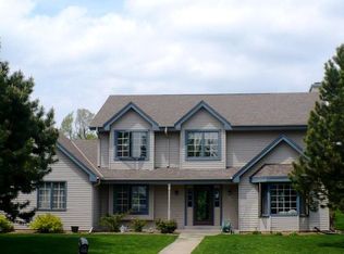 W142N4895 Fieldcrest Ct, Menomonee Falls, WI 53051