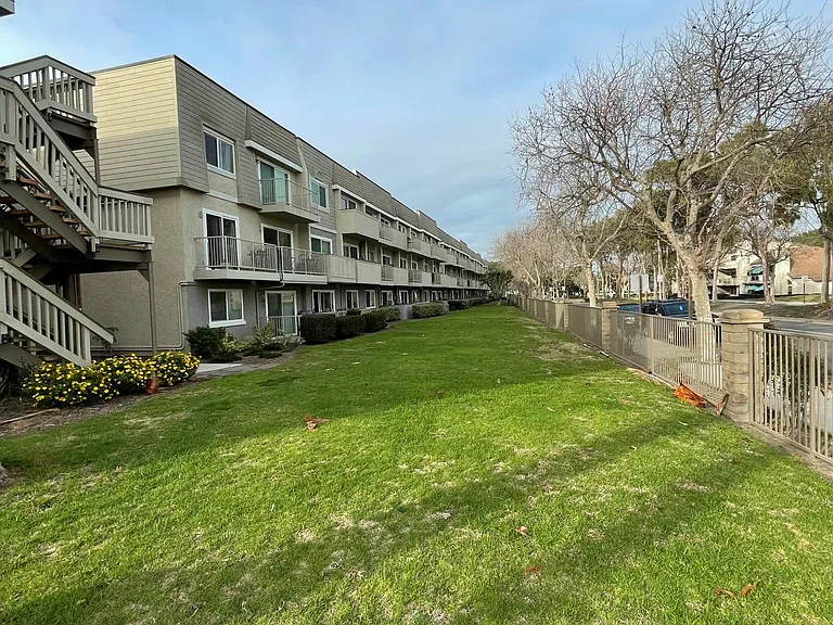E Surfside Dr — Photo 45