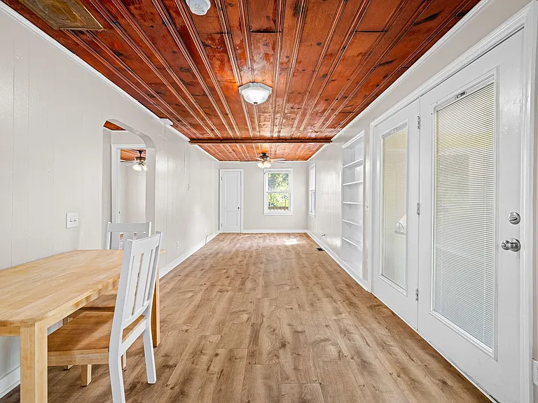 682 E Ocean Rd — Photo 12