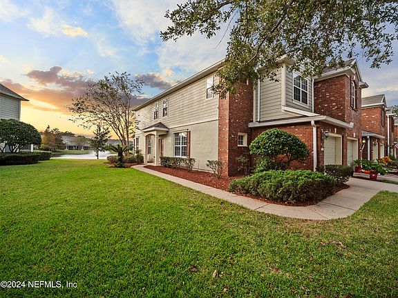 3rd image of 7036 ROUNDLEAF Drive