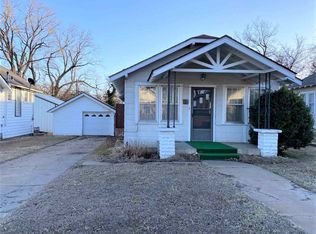 145 Adams Ave, Blackwell, OK 74631