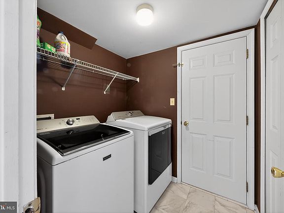 4th image of 15 Ann Marie Ct