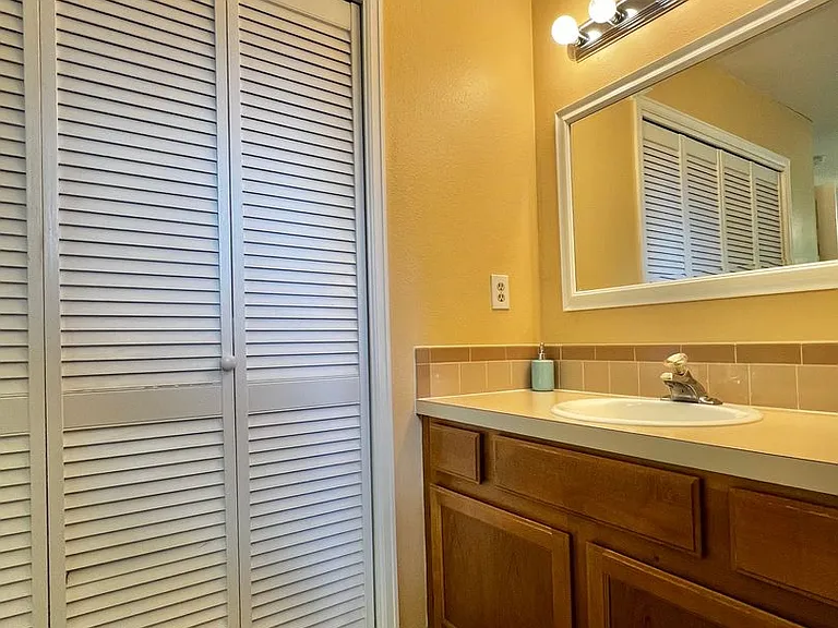 1065 S Edinburgh Dr — Photo 17