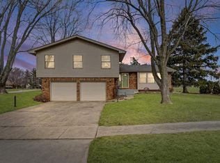 3120 Moraine Dr, Champaign, IL 61822