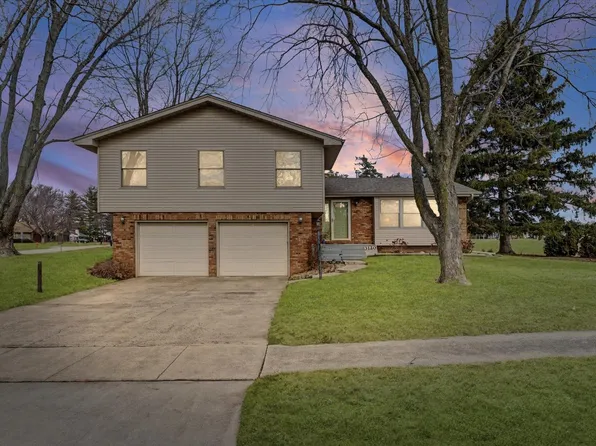 3120 Moraine Dr, Champaign, IL 61822