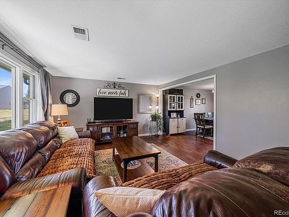 4th image of 759 Brussels Drive