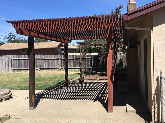3rd image of 1872 Park Cir