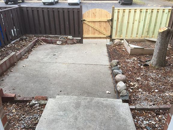 3rd image of 634 N Terrace Ln