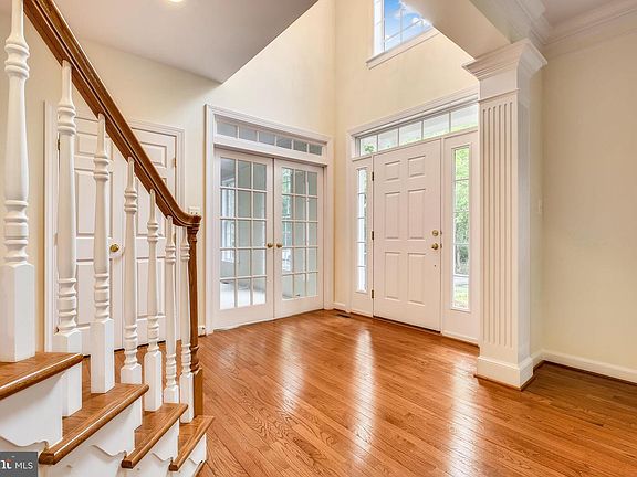 3rd image of 4 Henson Oaks Ln