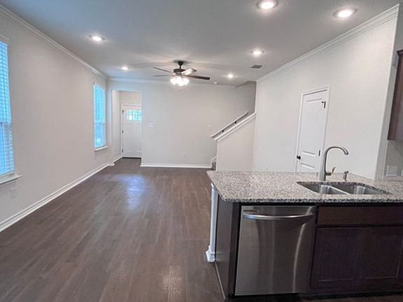 3rd image of 10342 Lynwood Br #101