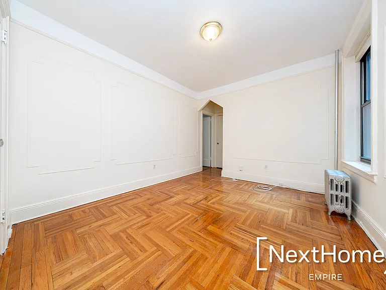2828 42nd St #B1 — Photo 1
