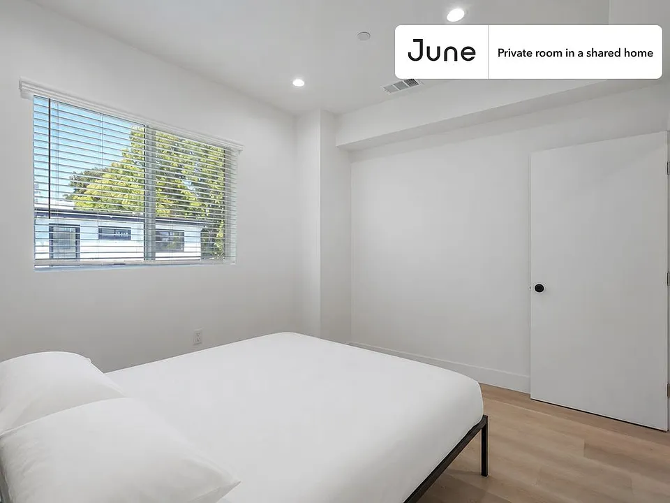 1321 N June St #C