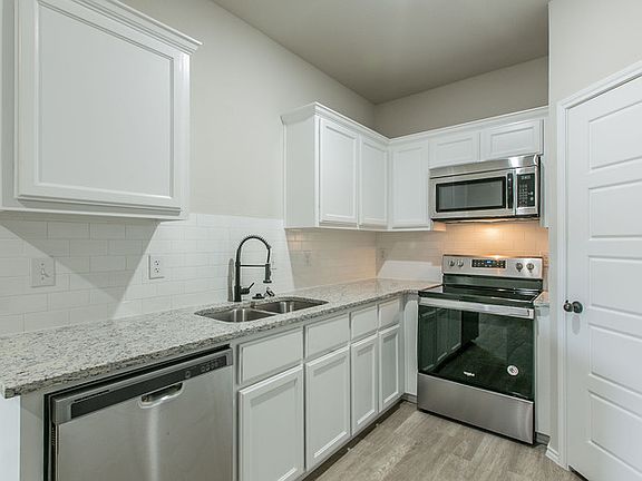 5th image of 713 Eastland Dr #A