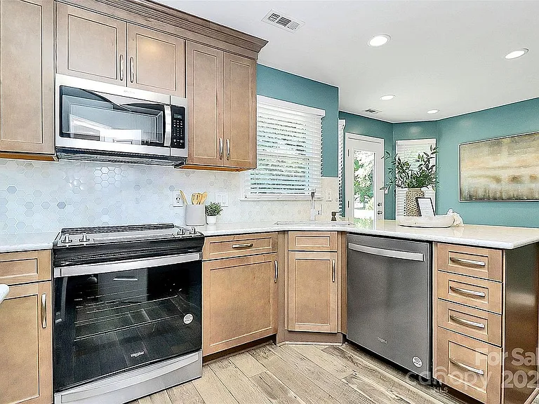 1011 Bydeford Ct — Photo 7