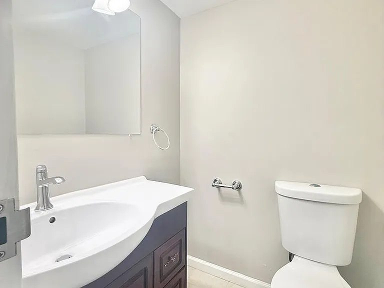 250 S Reynolds St #304 — Photo 12