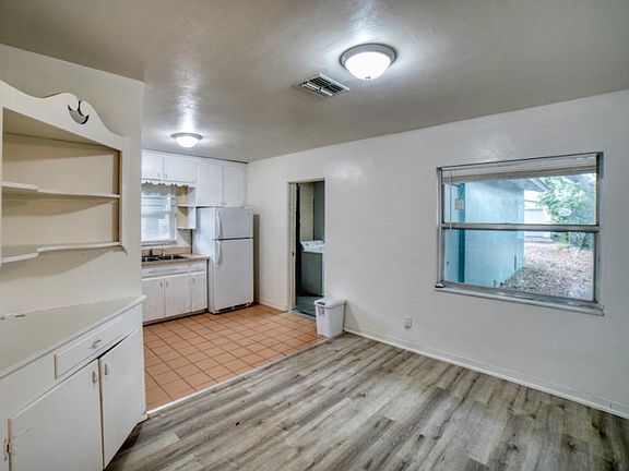 5th image of 1409 25th Ave S