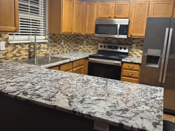 4008 W 26th Ter, Lawrence, KS 66047