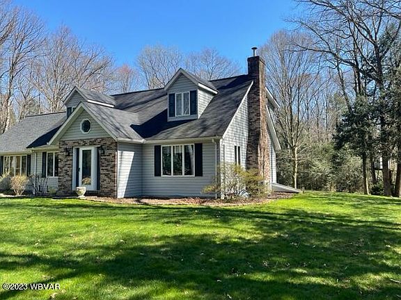 2nd image of 1692 Mountain Rd