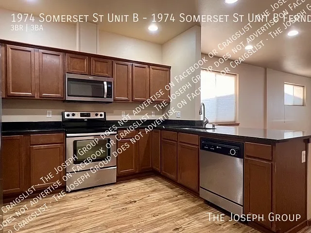 1974 Somerset St #B — Photo 4