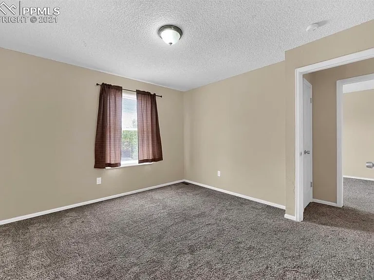 1220 Irving Ln — Photo 13