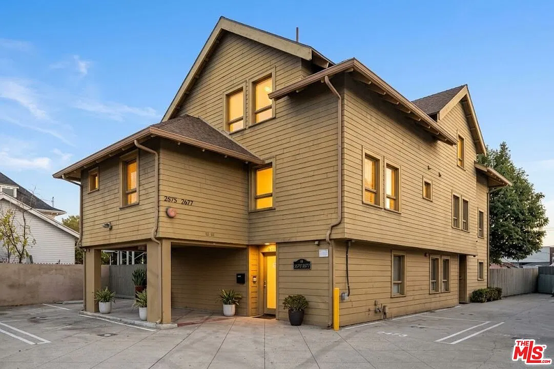 9 bed, 9.0 bath, $9,900 — Photo 1
