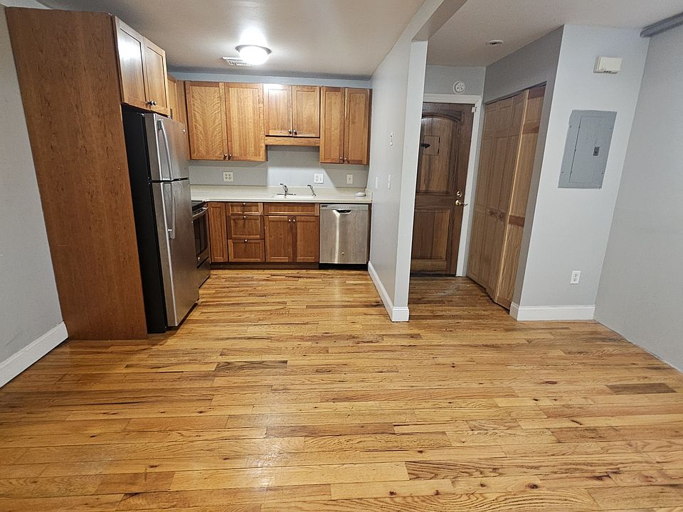1st image of 28 E Grand Ave #D1