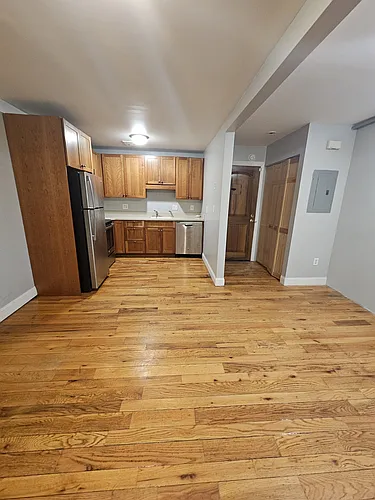 28 E Grand Ave #B1 Photo 1