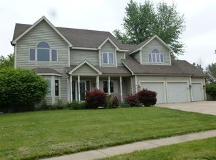 23 Robert Rd, Oswego, IL 60543